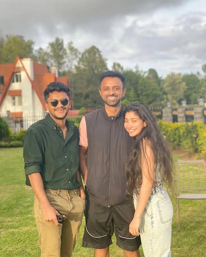 sai-pallavi-family-photo